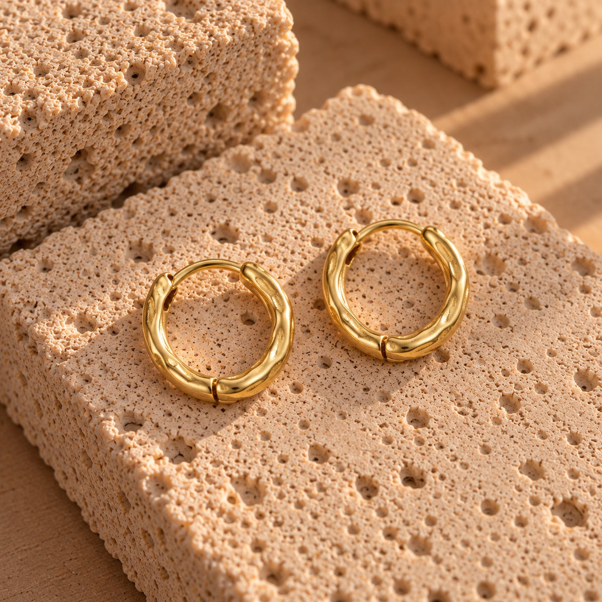 Wolff Jewelry Rusty Mini Hoops 15mm Øreringe 18 karat guldbelagt