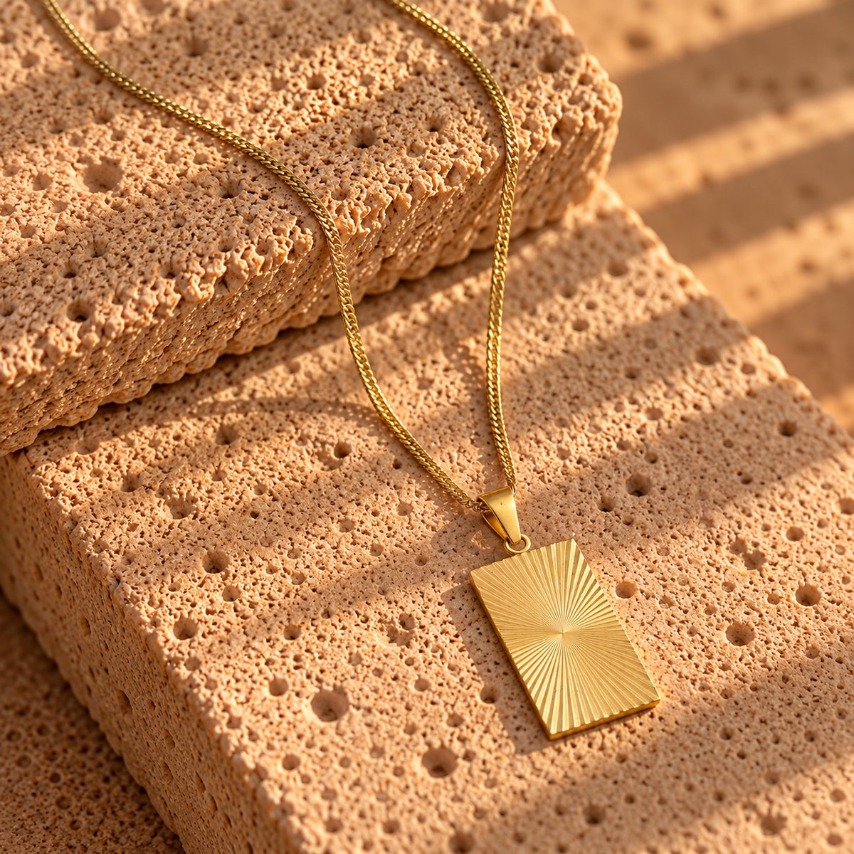Wolff Jewelry Sunny Square Necklace Halskæder 18 karat guldbelagt