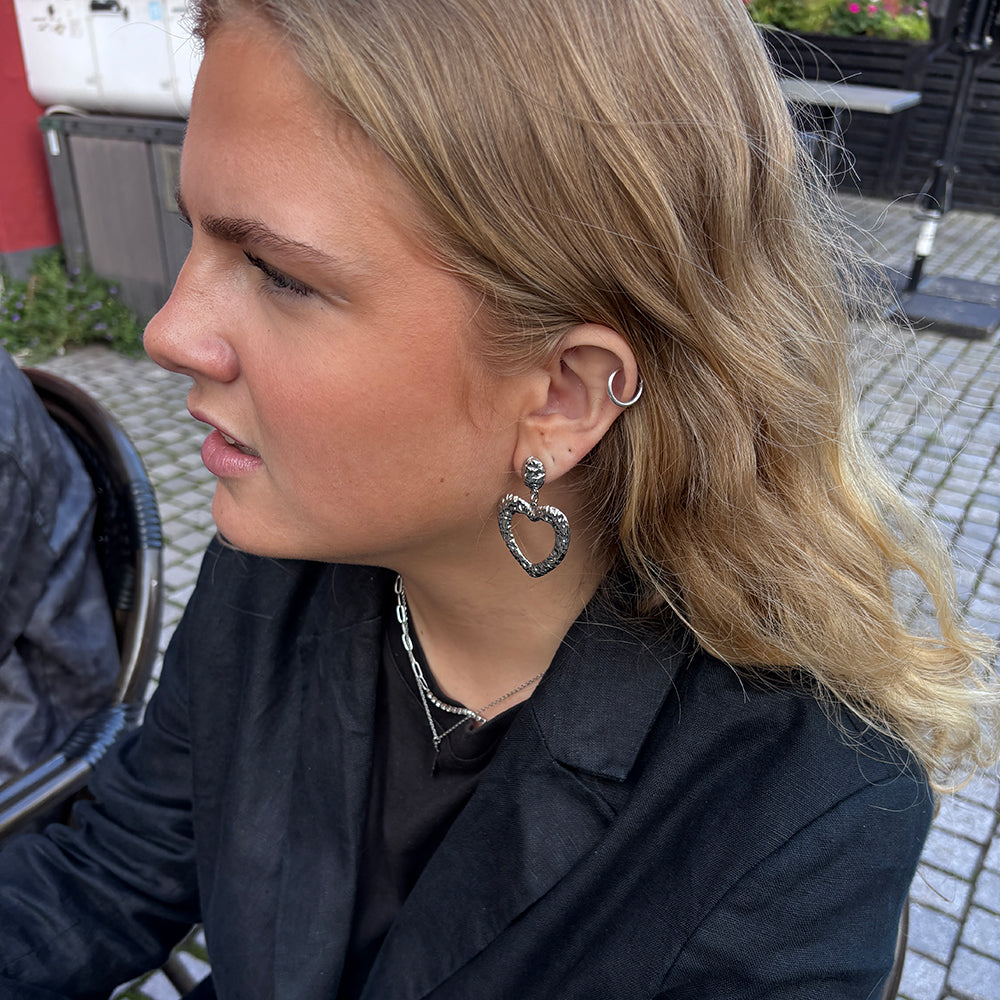 Wolff Jewelry Rustic Heart Hoops Øreringe Sølvfarvet