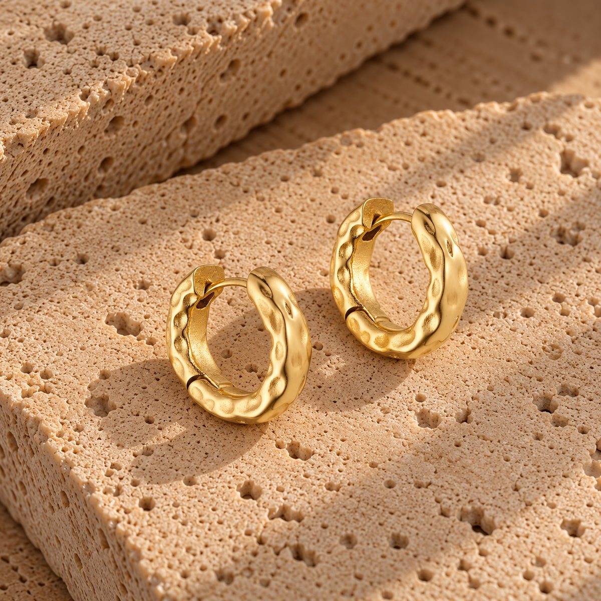 Wolff Jewelry Rusty Mini Hoops 19mm Øreringe 18 karat guldbelagt